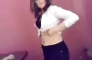 XXX سبزه ای با الاغ مویی روی مرد پرید سكسي بنت مع بنت و خودش را به او داد