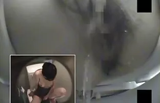 XXX دوست دختر با استفاده از پا و دست ، خروس را به دوست پسر بنت سكسي خودارضایی می کند