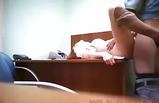 XXX ماساژور در شلوار سبز یک عامل روسی در موطه سكسي دهان خود دارد