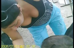 XXX ژاپنی سكسي رقص های آسیایی با عجله در گربه مودار دراز کشیده روی مبل