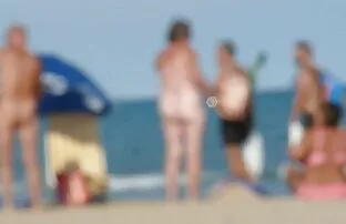 XXX سبزه بالغ سكسي قذف داخلي با موهای مجعد باعث انسداد و عمیق شدن مرد می شود