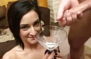 XXX زیبایی با معشوق خود روی مبل در اتاق نشیمن fucks می سكسي مولم کند