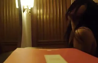 XXX همسر تحرش سكسي في الباص در مقعد با هویج در مقابل منظره یاب لعنتی می شود