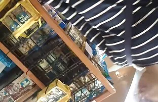 XXX زیبایی جنی اسمیت بدون شورت در اطراف پارک می رود فلم سكسي تركي