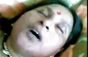 XXX مادر speculum به مرد کمک می کند تا با دختر سكسي ولد تركي 18 ساله خود رابطه جنسی برقرار کند و سوراخی در قسمت جلوی آن لیز می زند