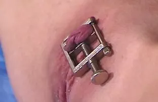 XXX مدل وب کم سكسي مثير با قرار دادن پلاگین مقعد در الاغ