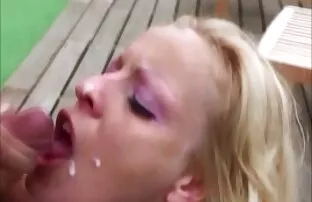 XXX شوالیه جوان خانه دار بلوند را xnxx كس عراقي با لباس قرمز لعنتی کرد