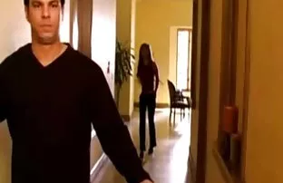 XXX Avi Love با یک سوراخ خزدار مشتری سكسي ليله العرس را مالیده و با او رابطه جنسی برقرار می کند