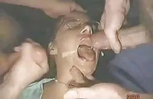 XXX یک مرد یک پیرزن بالغ را روی تخت در یک بلوز راه راه بدون فتيات سكسي توقف فاش می کند