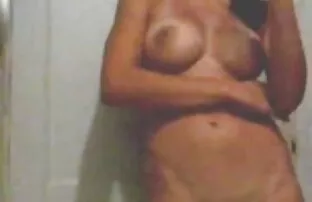 XXX عطش مورد علاقه نبيله عبيد سكسي سکس بالغ در رختخواب از فاک مقعد می گوید