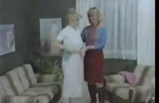 XXX دختر انعطاف پذیر در هر دو سوراخ دو سوري سكسي پسر را از هر دو طرف لعنتی