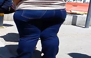 XXX سبزه اجنبي سكسي آبدار ساز در تمام ترک ها روی یک میز ماساژ منفجر می شود