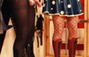 XXX مرد عضو را سكسي تركي قديم از پشت می گیرد و آن را در دهان خانم می گذارد