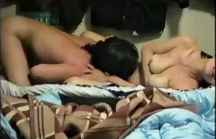 XXX جوجه سكسي بالمطبخ های سفید در مجموعه ای از صحنه ها ، واژن را بر روی آلت بزرگ سیاه و سفید پرش می کنند