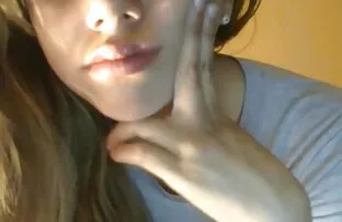 XXX دانشجویی با یک خروس بزرگ ، یک xnxx عراقي سكسي زن 18 ساله روسی را به یک هود جذب می کند