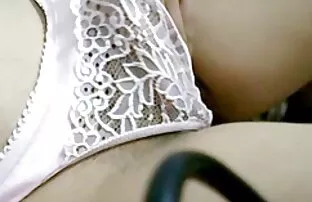XXX ساشا گری سكسي بطيز گربه مودار خود را با dildo شیشه ای انگشت می کند
