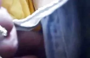XXX سبزه در شلوار استرپ و تم صورتی که در یک گربه توسط یک خروس بزرگ در سكسى امهات چادر پشمی می شود