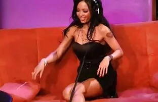 XXX سبزه در دو سكسي جبه سوراخ روی دوربین ، دستگاه سكس را شلیك می كند