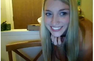 XXX انگشت چکش ماساژور بر سكسي سويسري روی مهبل مشتری جوان در طول جلسه