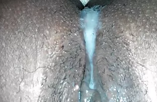 XXX در یک شورت کوتاه ، شامارا پاهای خود را گسترش می دهد و شکاف در میان شورت های او ظاهر می افلام سكسي مكسيكي شود