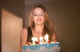 XXX سبزه می افلام سكسي دهد از blowjob عمیق و به بیدمشک و الاغ می دهد