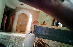 XXX زیبایی یک دوست خوب را که در صندلی جلوی ماشین موقع الازرق سكسي نشسته است ، مکیده است