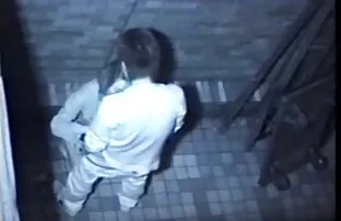 XXX سبزه کوتاه مو در جوراب ساق بلند می شود روی صورت حيوانات سكسي او