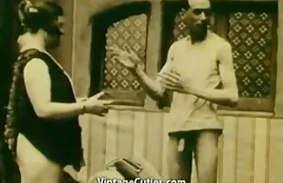 XXX سبزه در اتاق خواب یک پسر را به یک پسر می دهد و سكسي حامي یک تقدیر روی صورتش می گیرد