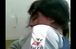 XXX یک بلوند شهد شمري سكسي بالغ یک پوشش مو را در آشپزخانه نشان داد