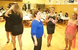 XXX سبزه در لايو سكسي جوراب ساق بلند بر روی دیک پرش می کند و به ریخته گری می آید