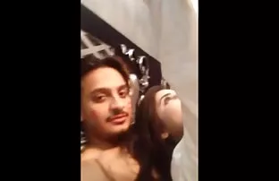 XXX او آسیایی را با ماساژور بزرگ در خانه صدا کرد سكسي بنات جديد و خودش را به او هدیه داد