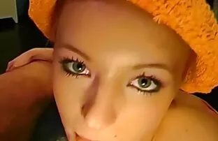 XXX دوست پسر در الاغ بزرگ در حیاط خلوت سكسي عبد ، یک دختر کوچک را در پیراهن ترکید
