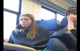 XXX جوجه ورزشی در ساحل متروک و برهنه ای قرار گرفته است فلم اكشن سكسي