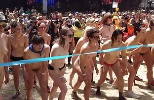 XXX عاشق پوست تاریک به مرد تبدیل می شود و در حمام سكسي على تويتر با او رابطه جنسی برقرار می کند