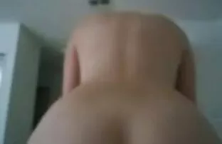 XXX Slave Slender در جوراب مشکی و لباس زیر مشکی صبيان سكسي الاغ را به یک شریک زندگی می دهد